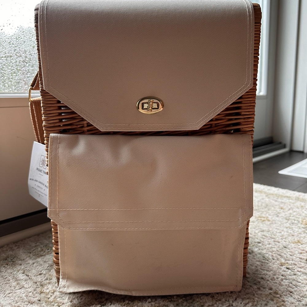 Picnic Time Wine and Cheese Basket — NWT